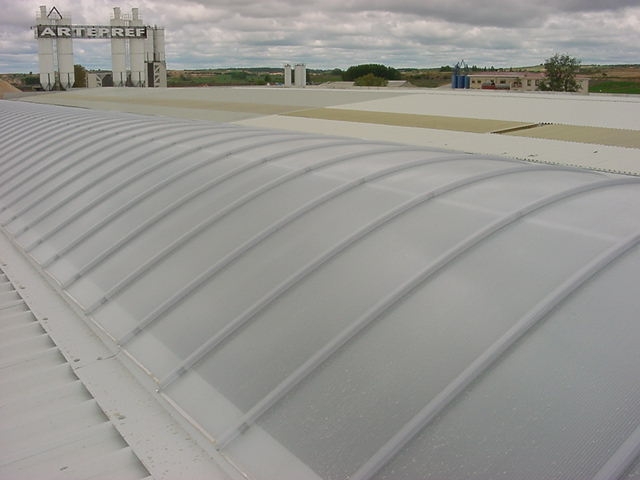 Арочная конструкция зенитного фонаря Арочная конструкция зенитного фонаря