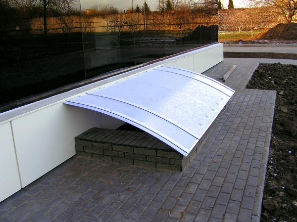 Козырек из поликарбоната над приямком Козырек из поликарбоната над приямком