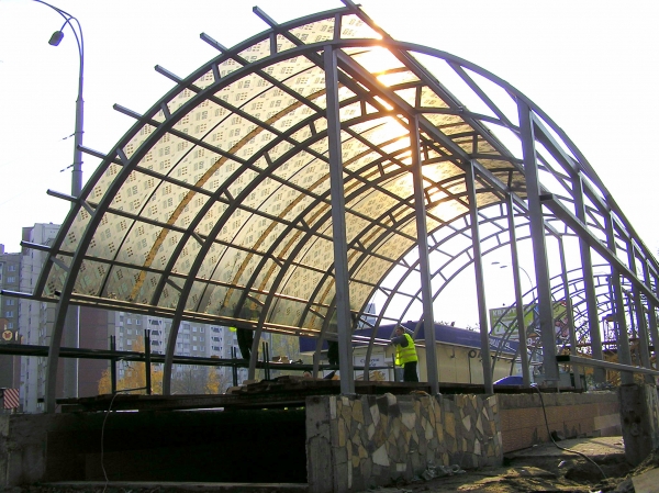 Монтаж прозрачной кровли из поликарбоната, ст.м. Теремки, Киев Монтаж прозрачной кровли из поликарбоната, ст.м. Теремки, Киев