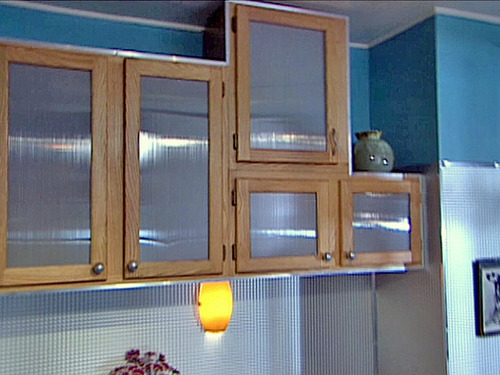 Прозрачные дверцы шкафа из поликарбоната Прозрачные дверцы шкафа из поликарбоната