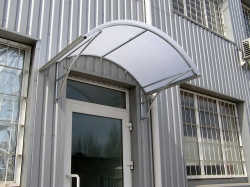 Козырёк над дверью