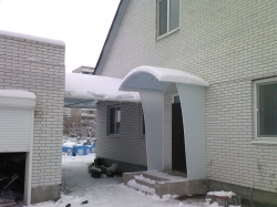 Козырёк над дверью