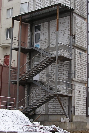 До фасадного остекления поликарбонатом