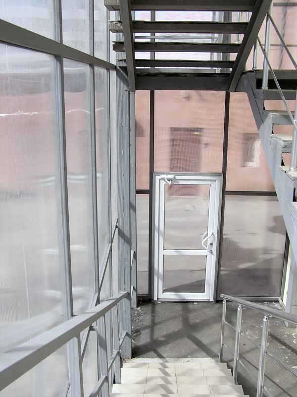 Фасадное остекление поликарбонатом