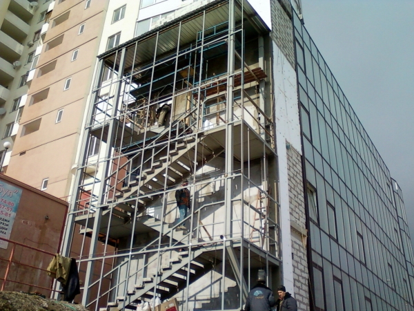 Монтаж металлоконструкции под поликарбонат Монтаж металлоконструкции под поликарбонат