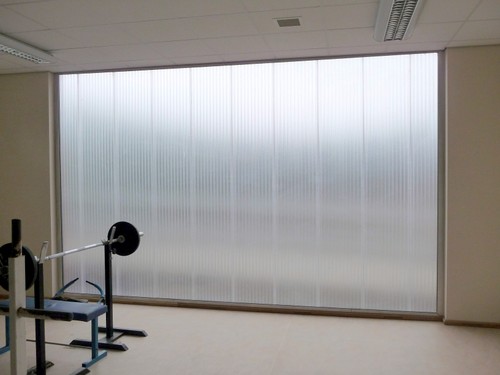 Межкомнатная прозрачная перегородка из поликарбоната Межкомнатная прозрачная перегородка из поликарбоната