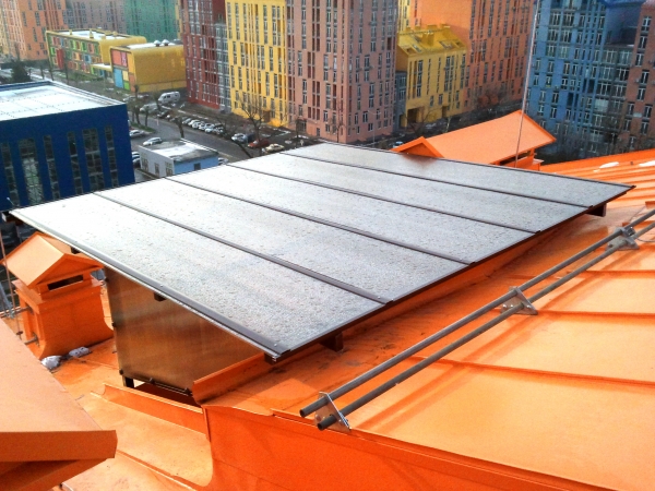 Козырек из поликарбоната на мансардном этаже в Киеве Козырек из поликарбоната в Киеве