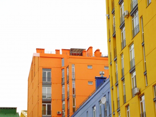 Козырек из поликарбоната на мансардном этаже в Киеве Козырек из поликарбоната в Киеве