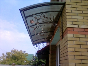 козырёк из поликарбоната над окном