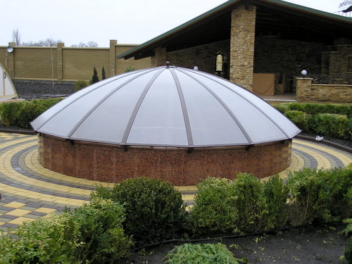 Зимний купол над фонтаном Зимний купол над фонтаном