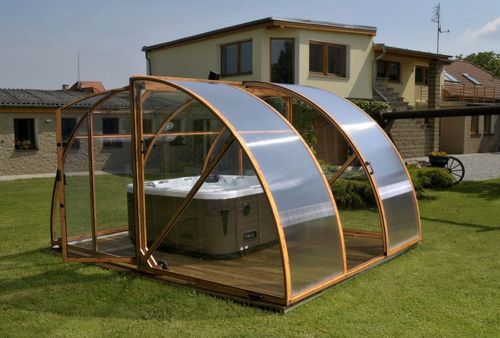 Навес из поликарбоната над площадкой для отдыха Навес из поликарбоната над площадкой для отдыха