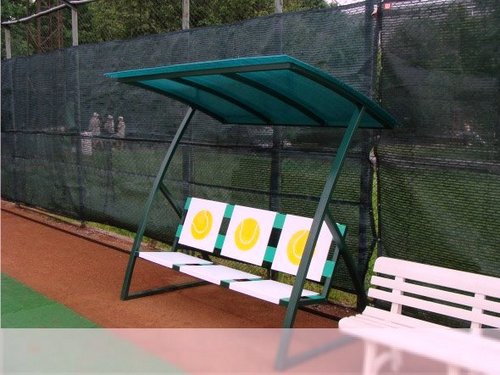 Навес из поликарбоната над скамейкой Навес из поликарбоната над скамейкой