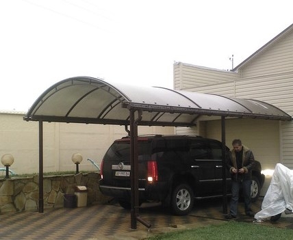 навіси з полікарбонату