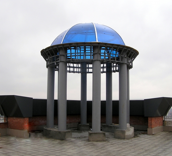 Прозрачная кровля из поликарбоната в Харькове, Дом с ротондами Прозрачная кровля в Харькове