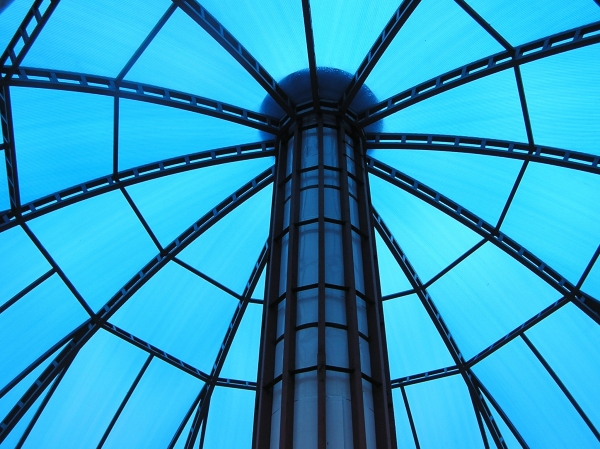 Прозрачная кровля из поликарбоната в Харькове, Дом с ротондами Прозрачная кровля в Харькове