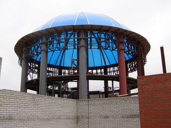 Прозрачная кровля из поликарбоната в Харькове, Дом с ротондами Прозрачная кровля в Харькове