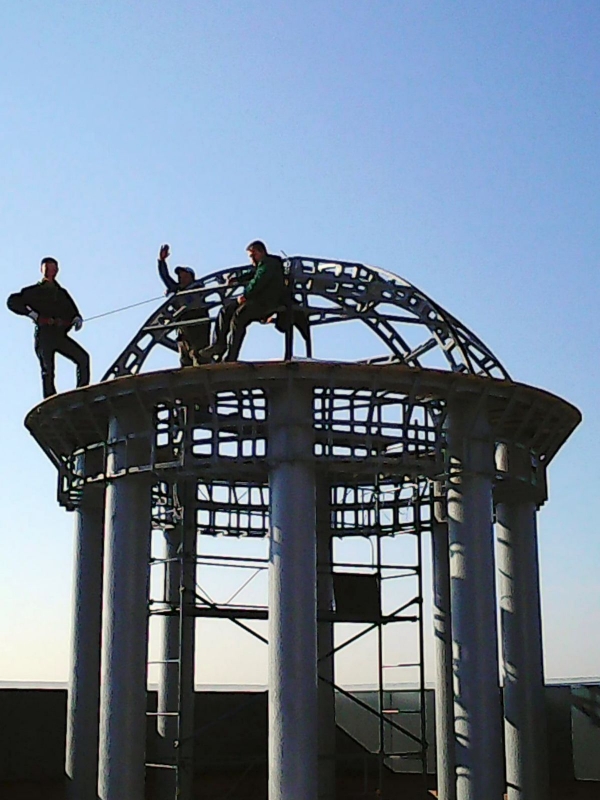 Монтаж поликарбоната в Харькове, прозрачная кровля Дома с ротондами Монтаж поликарбоната в Харькове