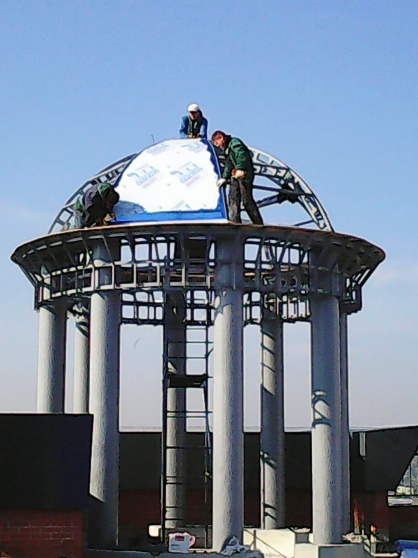 Монтаж поликарбоната в Харькове, прозрачная кровля Дома с ротондами Монтаж поликарбоната в Харькове