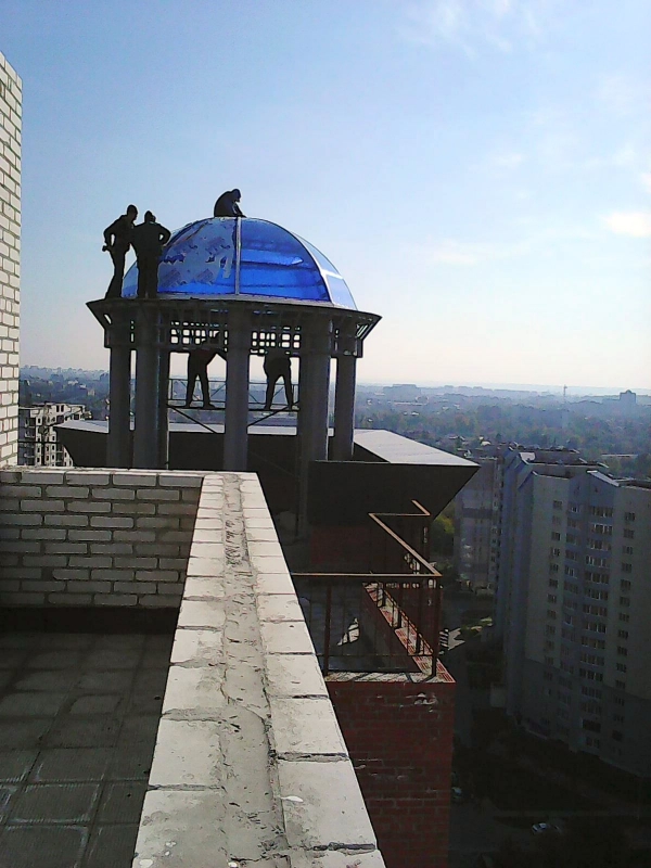 Монтаж поликарбоната в Харькове, прозрачная кровля Дома с ротондами Монтаж поликарбоната в Харькове