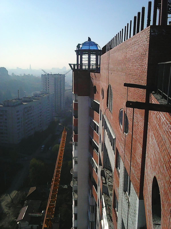 Монтаж поликарбоната в Харькове, прозрачная кровля Дома с ротондами Монтаж поликарбоната в Харькове