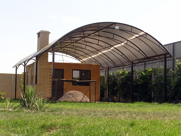 Навес из поликарбоната в Запорожье Навес из поликарбоната