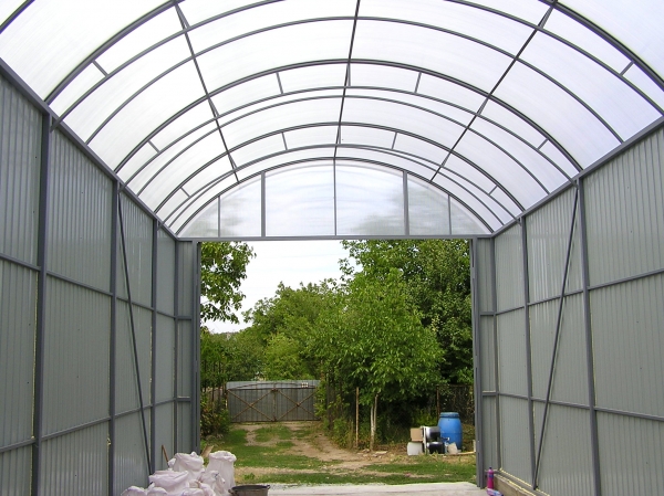 Сотовый поликарбонат для прозрачной кровли в Запорожье Поликарбонат для прозрачной кровли в Запорожье